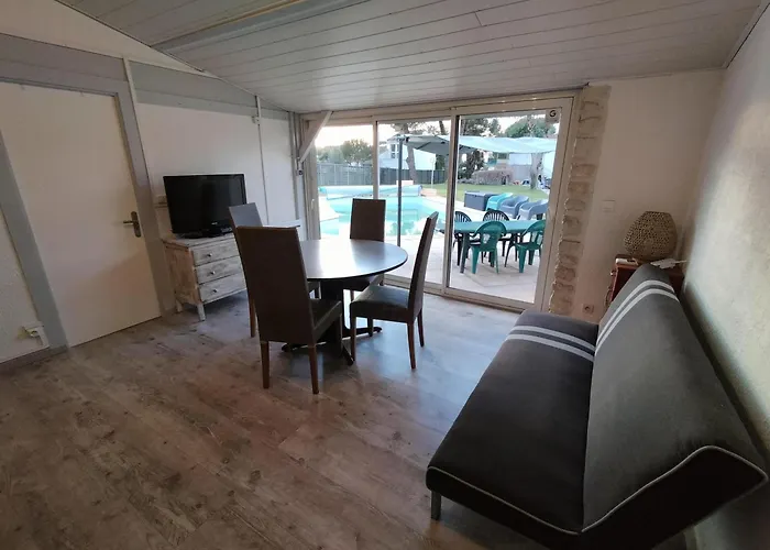 Gite Du Midi De Saint-Porchaire - Charmante Maison De Vacances Avec Piscine Chauffee