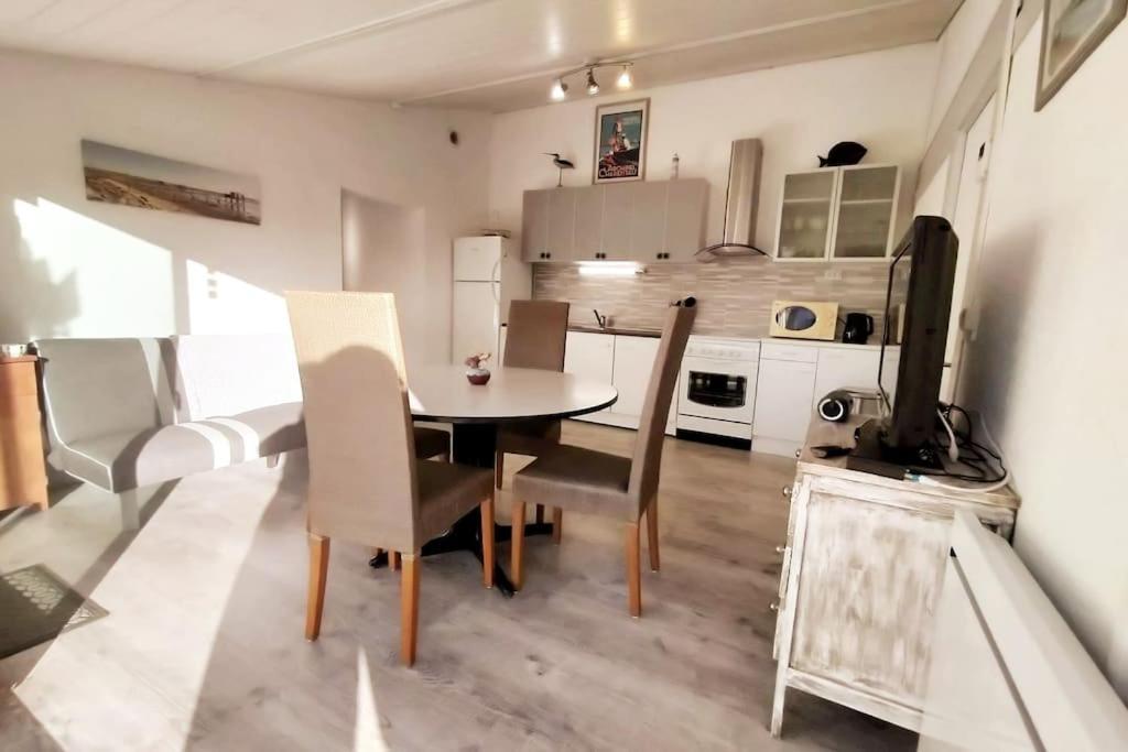 Du Midi De - Charmante Maison De Avec Piscine Chauffee