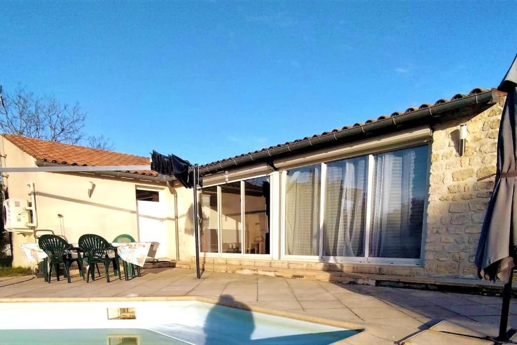 Du Midi De - Charmante Maison De Avec Piscine Chauffee Holiday home Saint-Porchaire