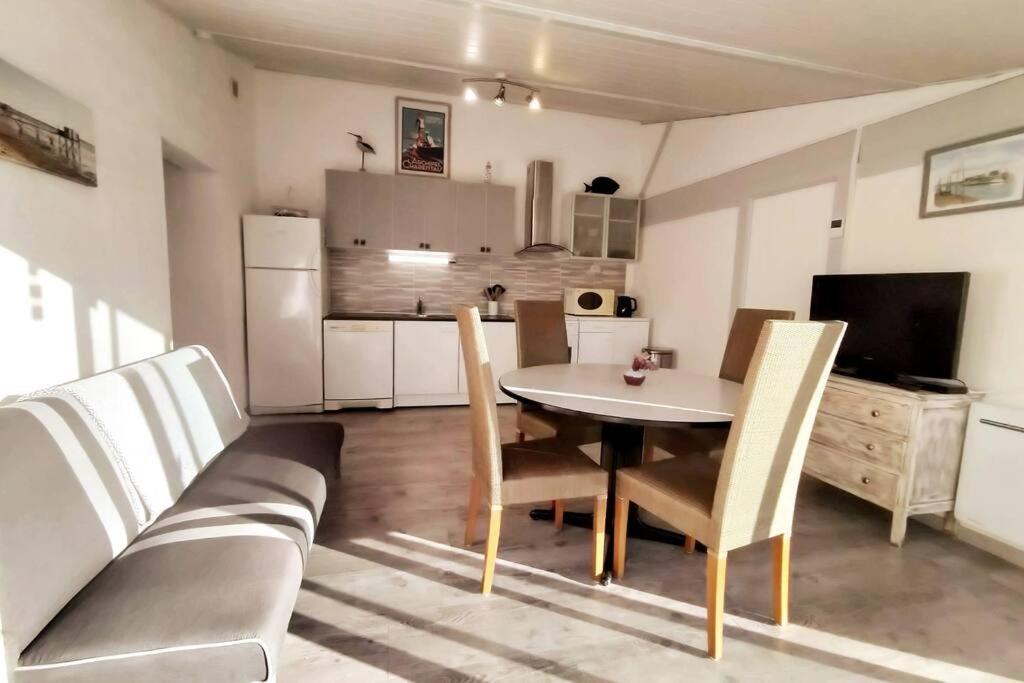 Ferienhaus Du Midi De - Charmante Maison De Avec Piscine Chauffee Saint-Porchaire